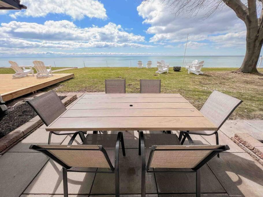 Beach House In Niagara Wainfleet Екстер'єр фото